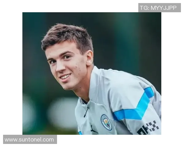 阿尔瓦雷斯足球天赋与拼搏精神揭秘，如何成就顶级球星的辉煌之路